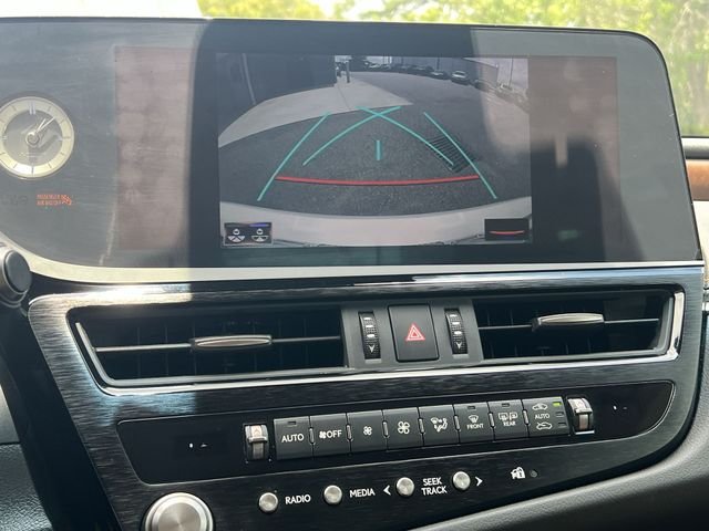 Used 2022 White Lexus 350 image 19