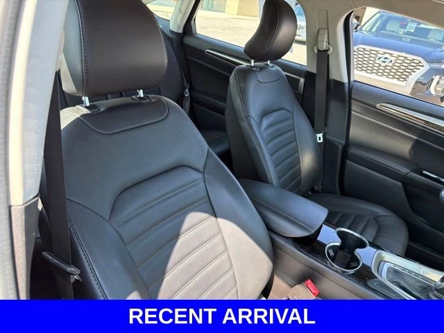 Used 2015 Red Ford SE image 30