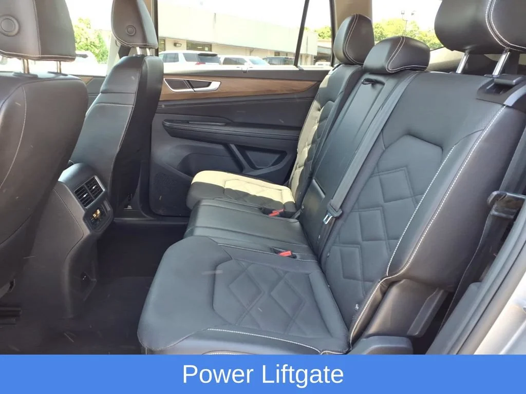 Certified Used 2024  Volkswagen 2.0T SE w/Technology image 19