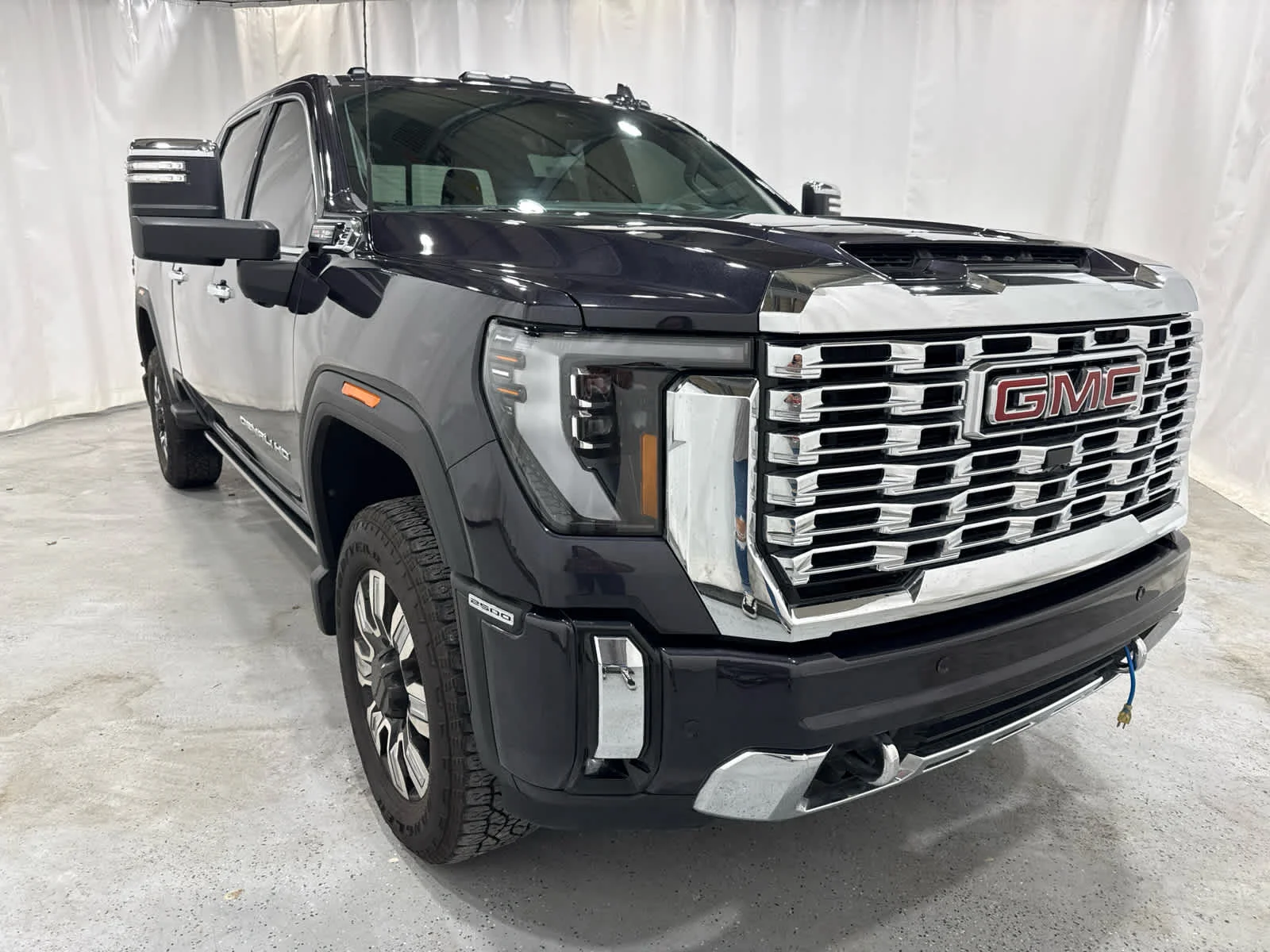 Used 2025 Titanium Rush Metallic GMC Denali image 7