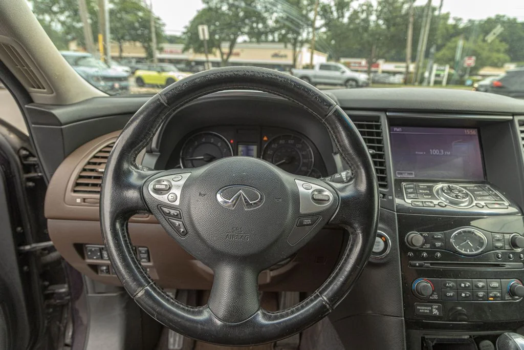 Used 2012 Black INFINITI Base image 12