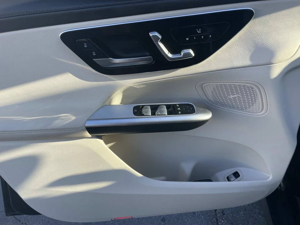 Used 2024  Mercedes-Benz GLC 300 image 18