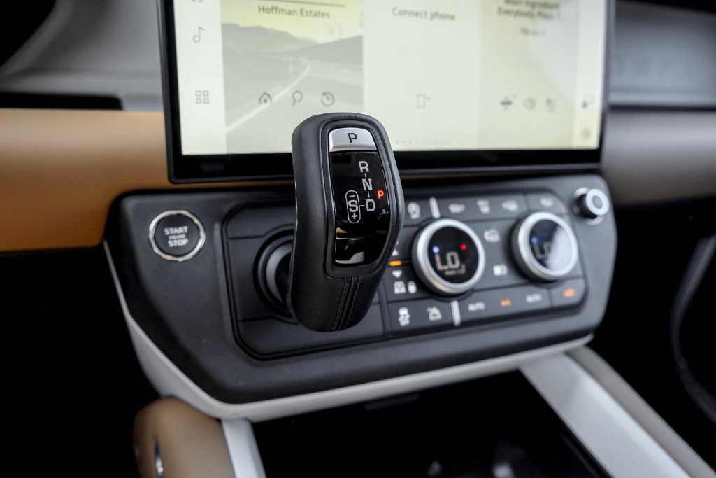 2026 Land Rover Defender X-Dynamic SE - Photo 15