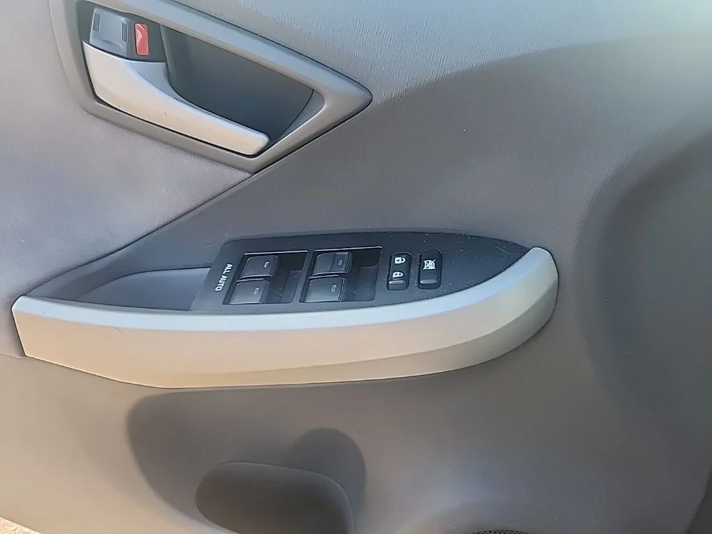 Used 2010 Black Toyota II image 25