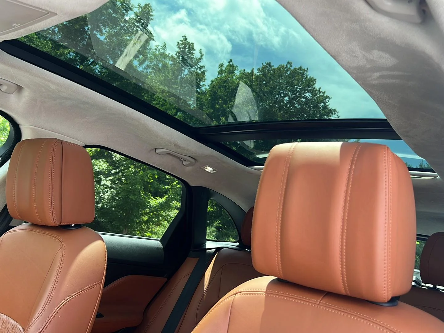 Used 2018 Yulong White Metallic Jaguar 30t Portfolio image 25