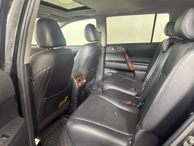 Used 2013 Black Toyota Limited image 12