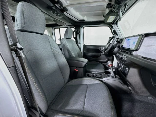 New 2026 Bright White Clear-Coat Exterior Paint Jeep Sport S image 27