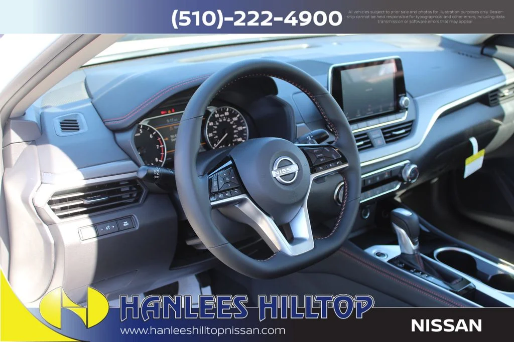 2025 Nissan Altima SR - Photo 11