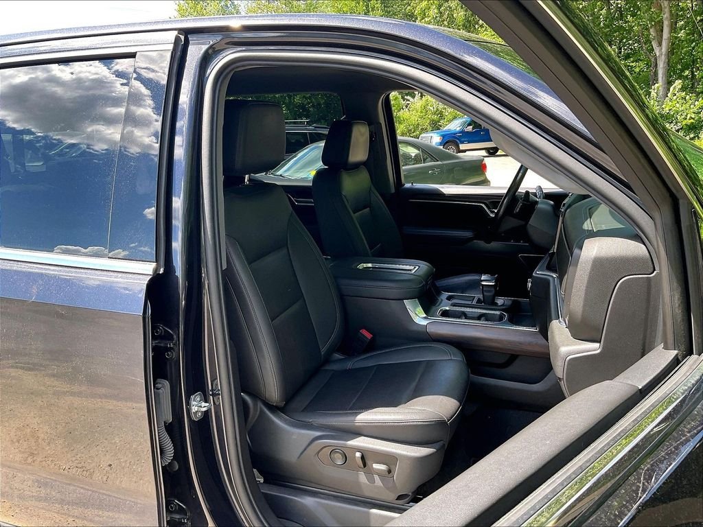 Used 2022 Silver GMC SLT image 9