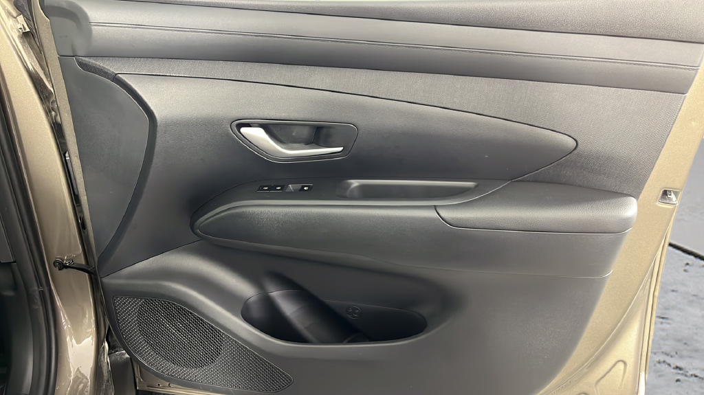 Used 2025 Beige Hyundai SEL Convenience image 19