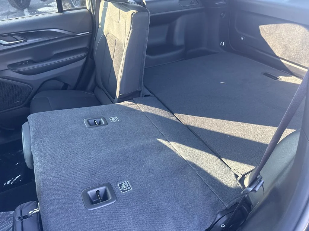 New 2026 Baltic Gray Metallic Clearcoat Jeep Laredo X image 40