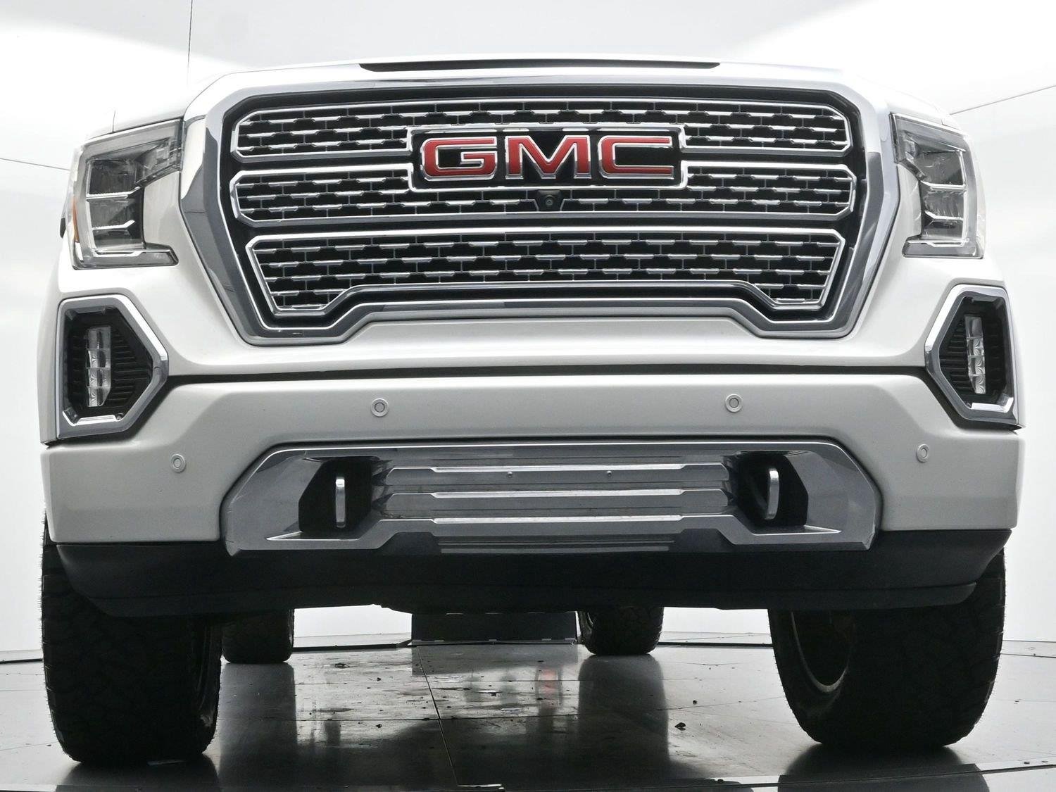 Used 2020 White Frost Tricoat GMC Denali image 49