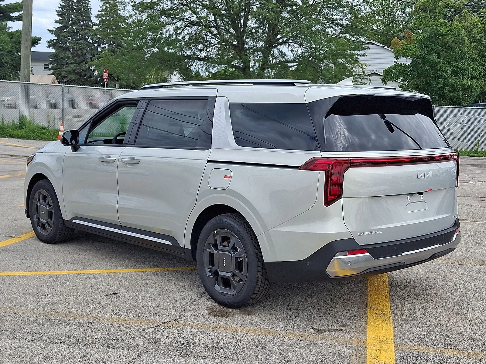 New 2027 Silver Kia SX image 4