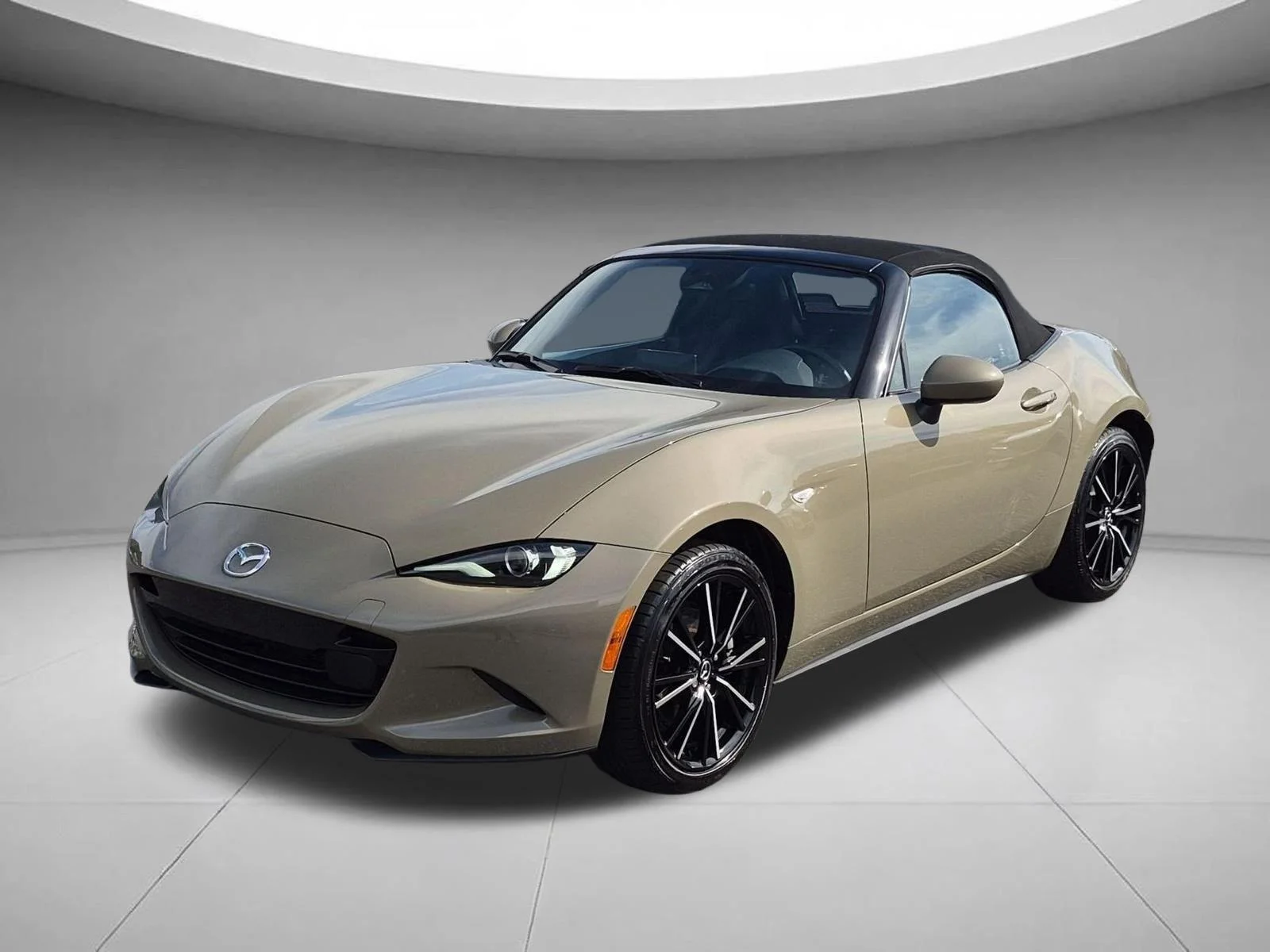 Used 2024  MAZDA GRNDTR image 1