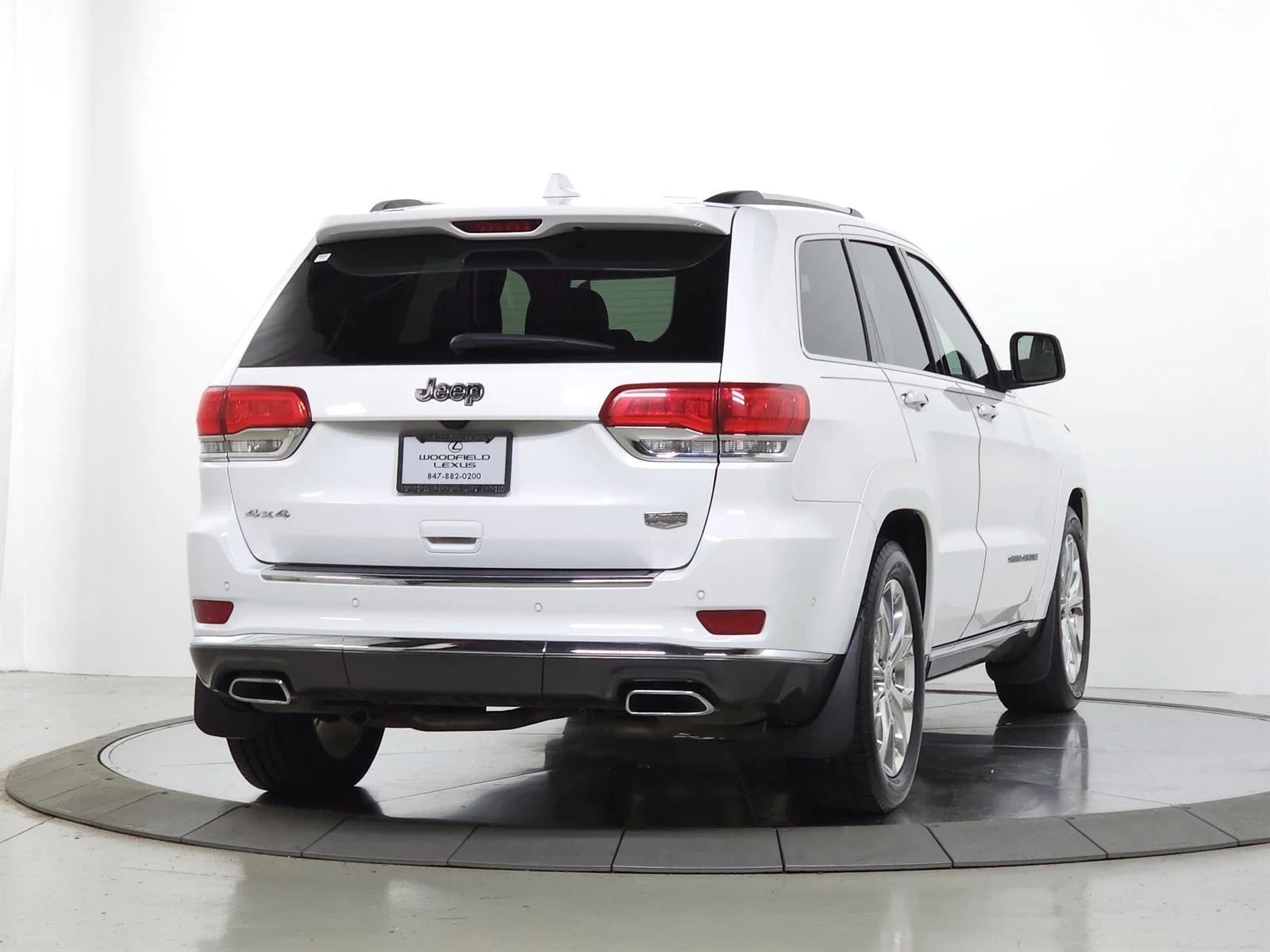 Used 2019 White Jeep Summit image 8