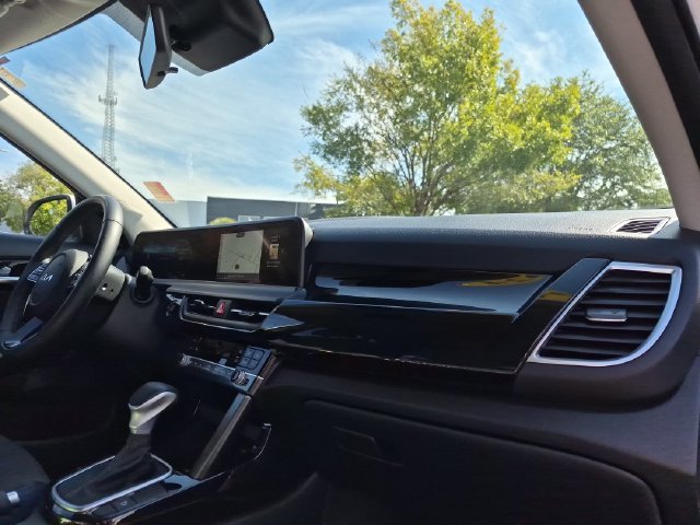 Certified Used 2024 White Kia S image 33