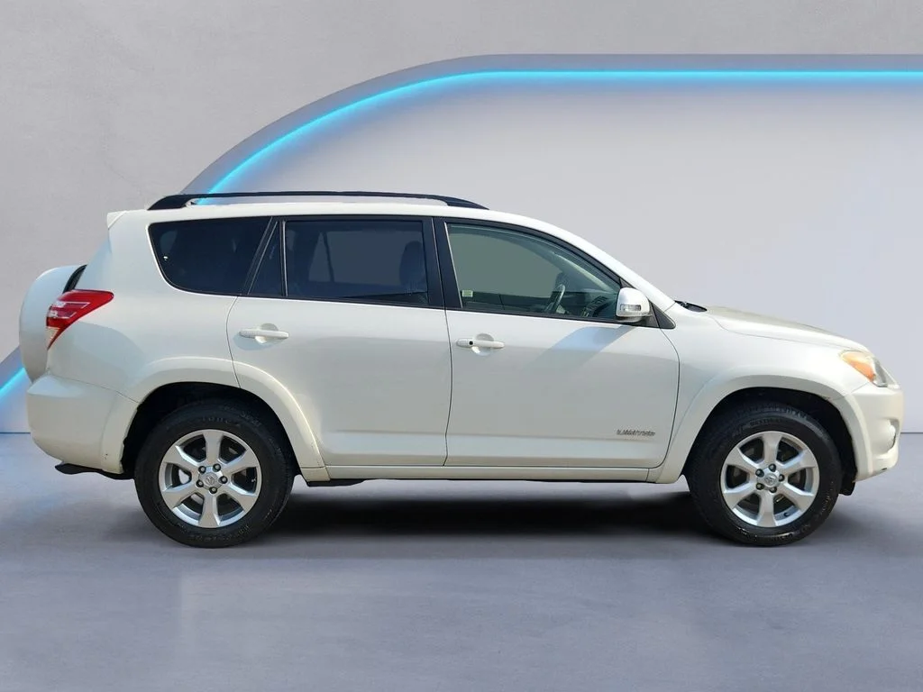 Used 2012 Blizzard Pearl Toyota Limited image 3