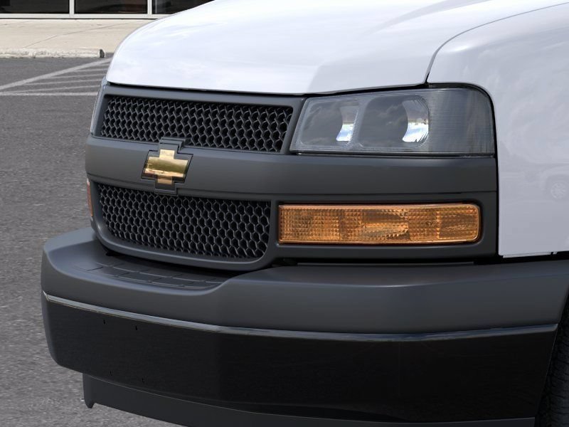 New 2026 Summit White Chevrolet WT image 13