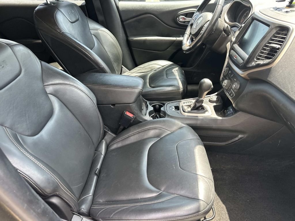 Used 2016 Green Jeep Limited image 12