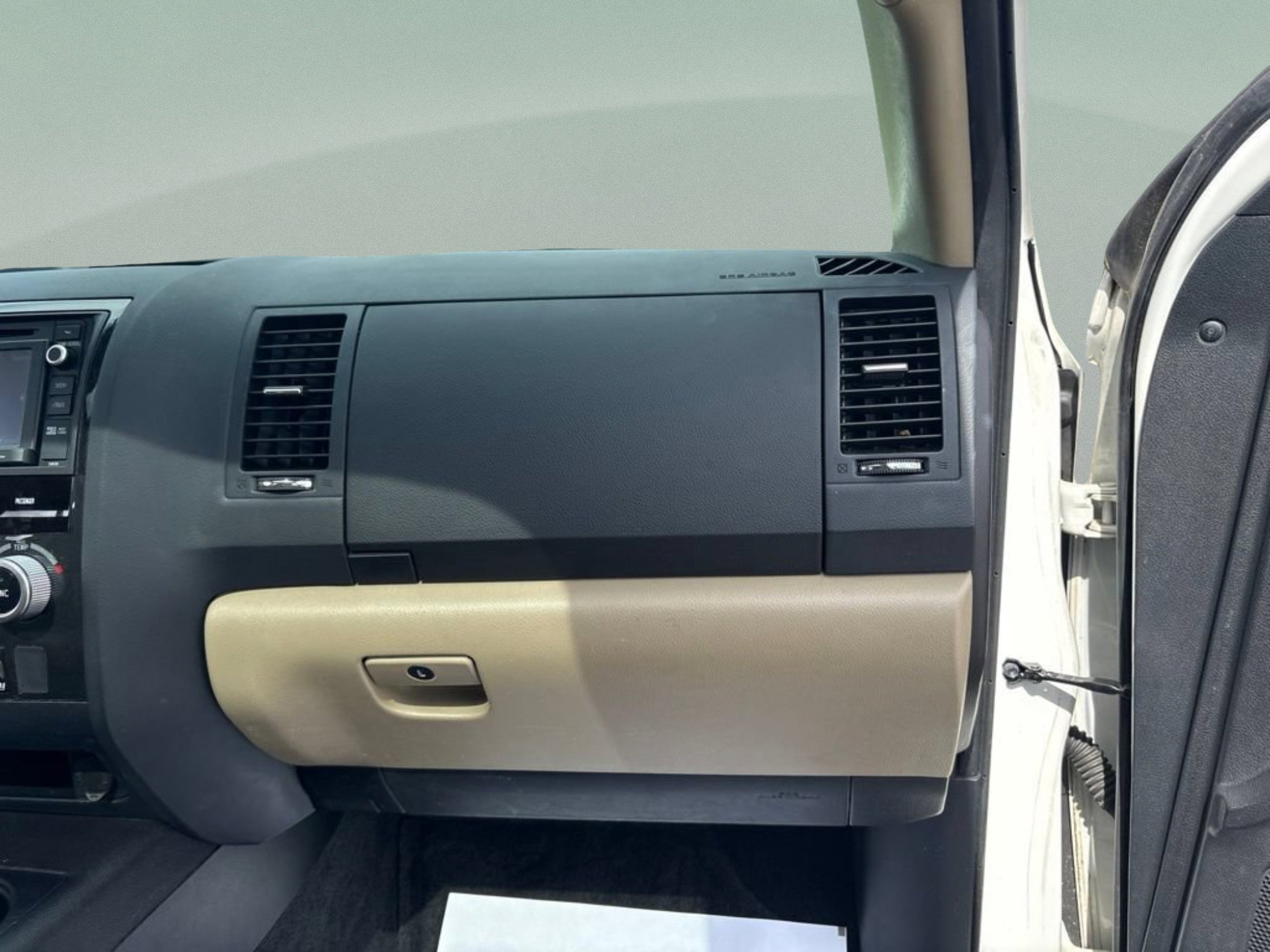 Used 2016 Blizzard Pearl Toyota Platinum image 38