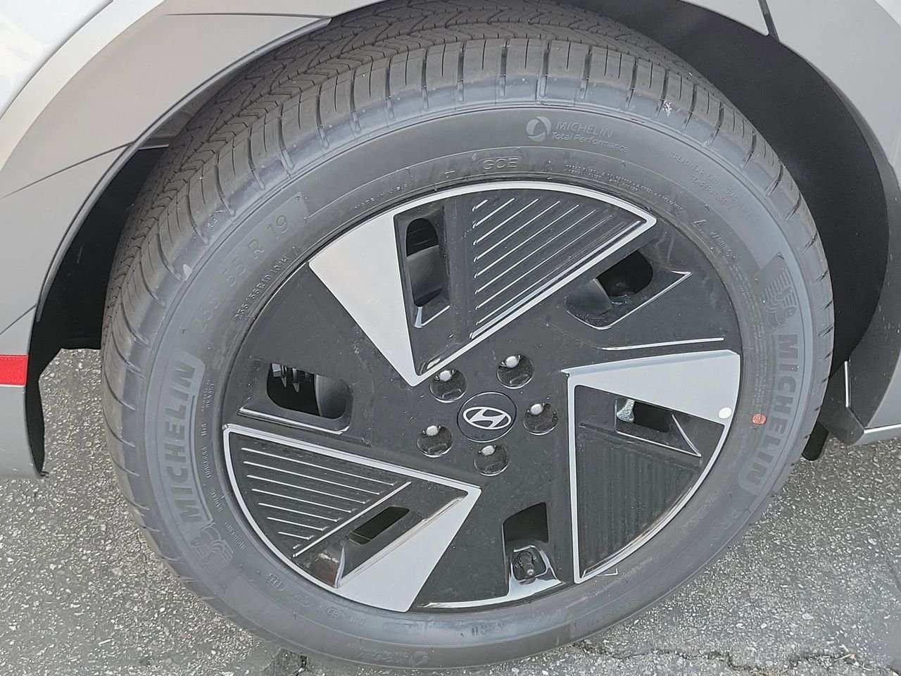 New 2026 Atlas White Hyundai Limited image 3