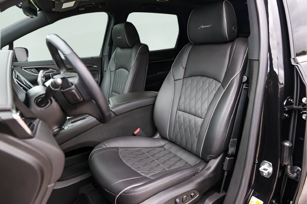 Used 2023 EBONY TWILIGHT METALLIC Buick Avenir image 9