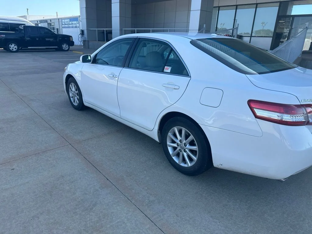 Used 2011 White Toyota XLE image 24