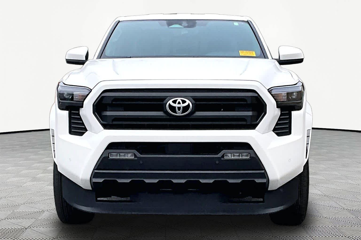 Used 2024 Ice Cap Toyota SR5 image 4