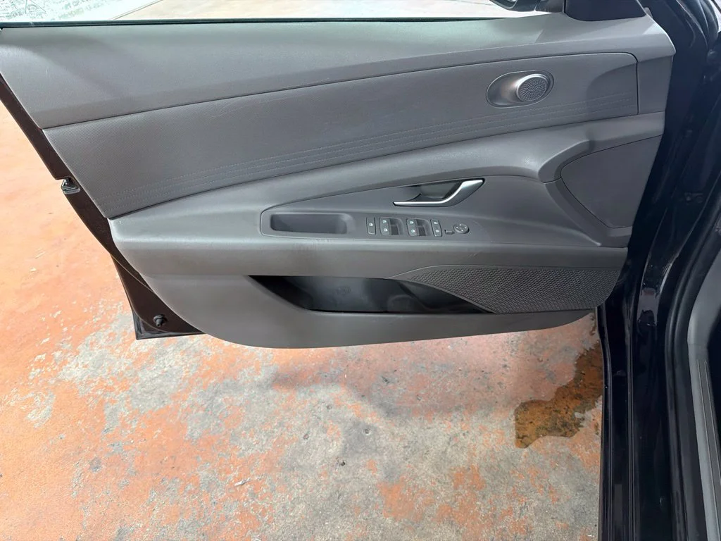 Used 2021 Phantom Black Hyundai SEL image 28