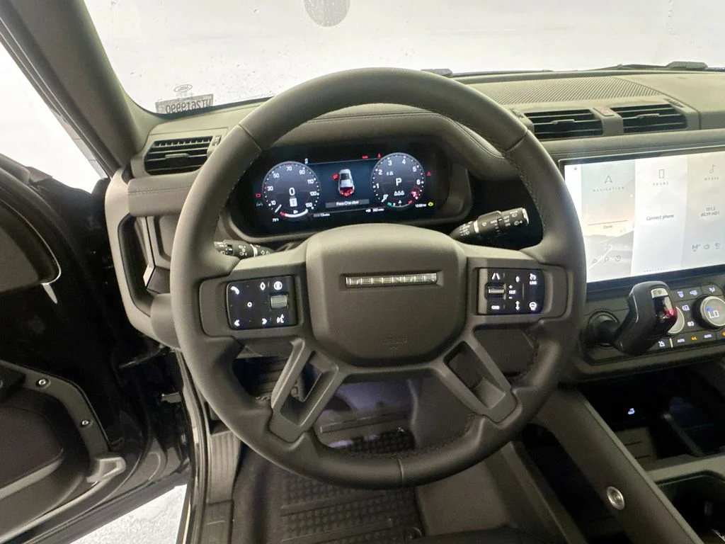 New 2026 Santorini Black Land Rover X-Dynamic SE image 11