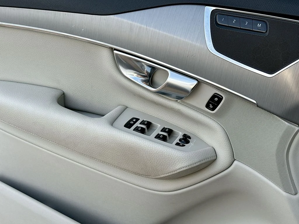 Used 2021 White Volvo T5 Momentum image 10