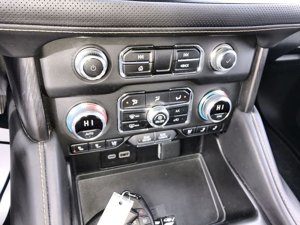 Used 2024 Silver GMC AT4 image 19