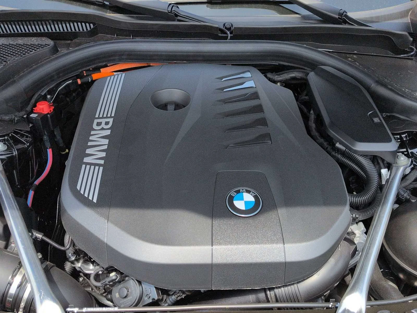 Used 2027 Black Sapphire Metallic BMW 550e xDrive image 15