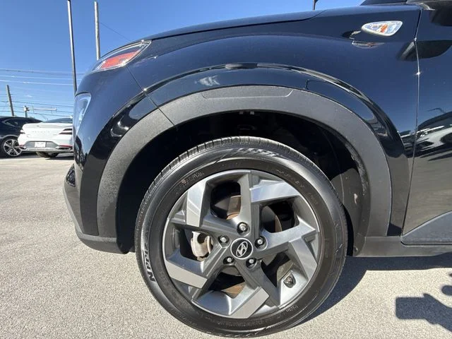 Used 2023 Black Hyundai SEL image 10