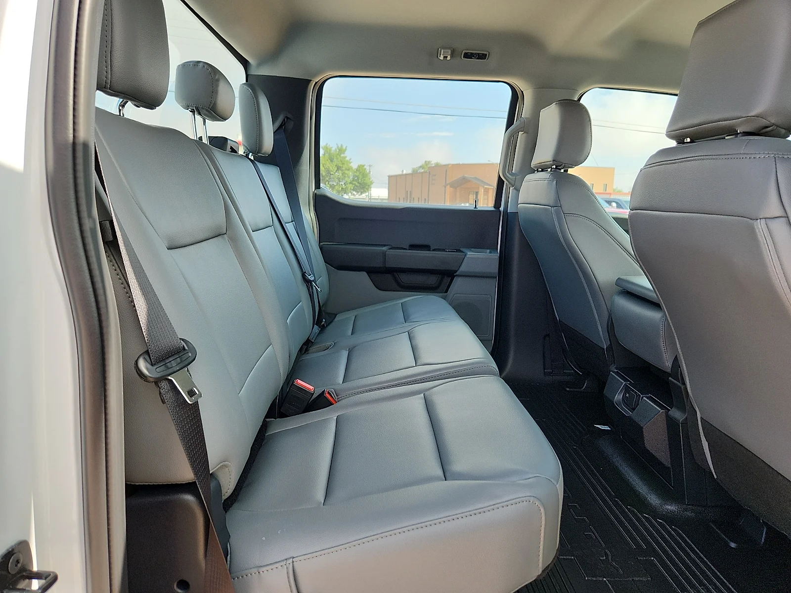 New 2026 Oxford White Ford XL image 19