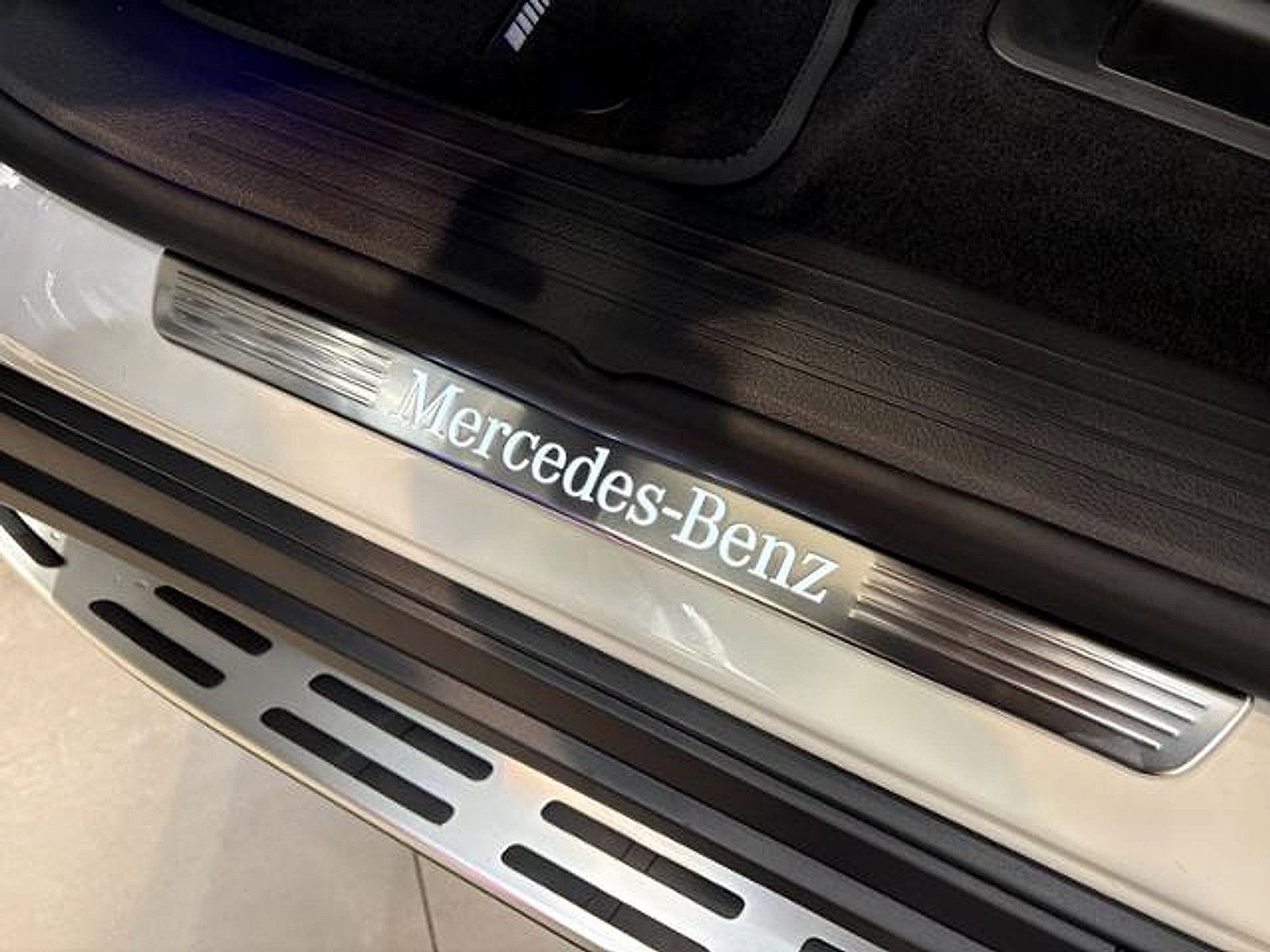 New 2026 Polar White Mercedes-Benz 4MATIC® image 9