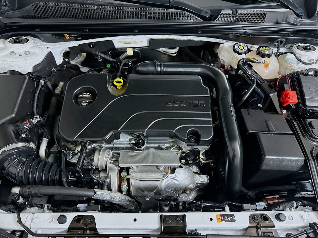 Used 2025 Summit White Chevrolet LT image 29