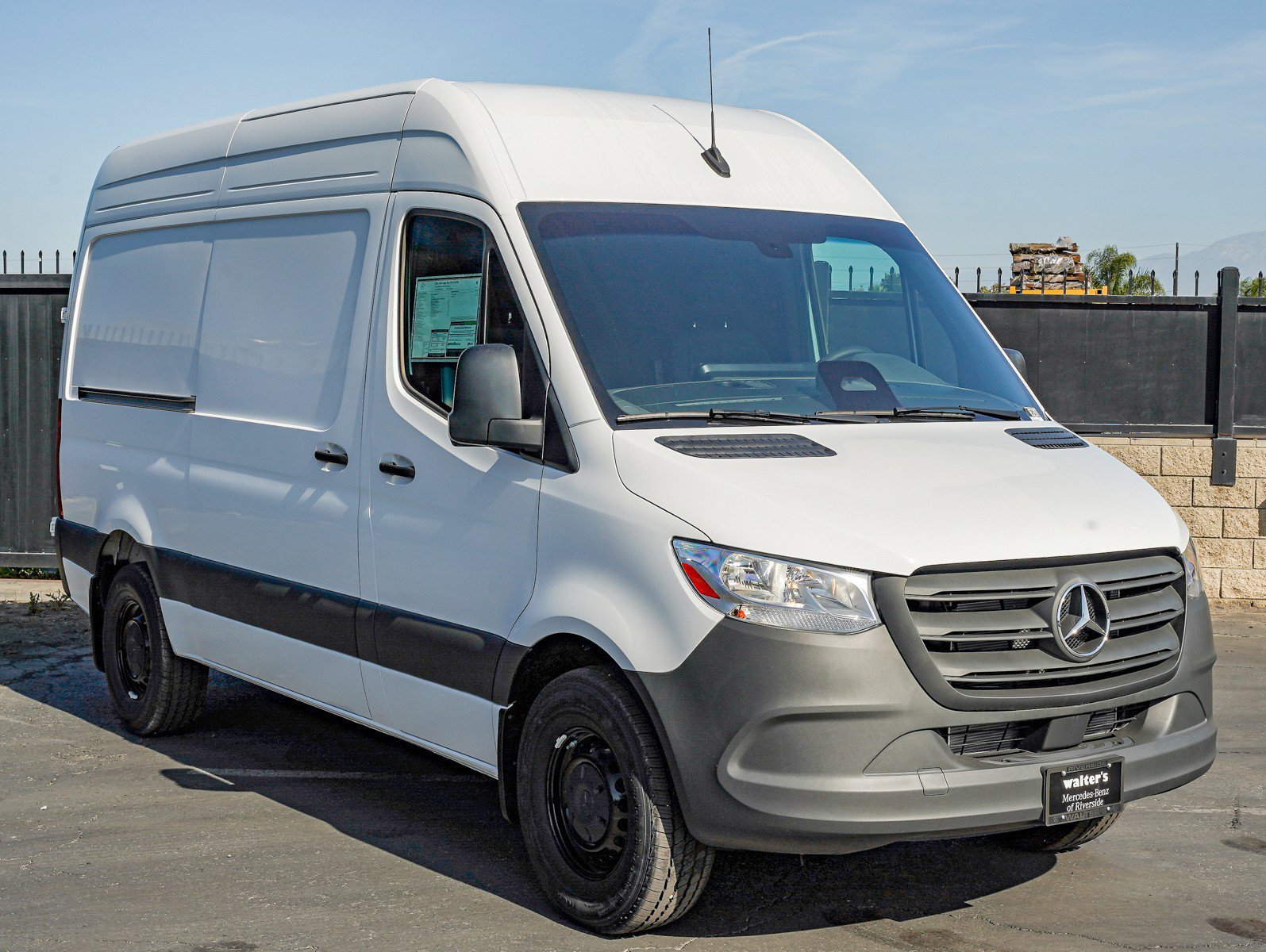 New 2025 Arctic White Mercedes-Benz 2500 High Roof I4 Diesel HO 144 RWD image 3