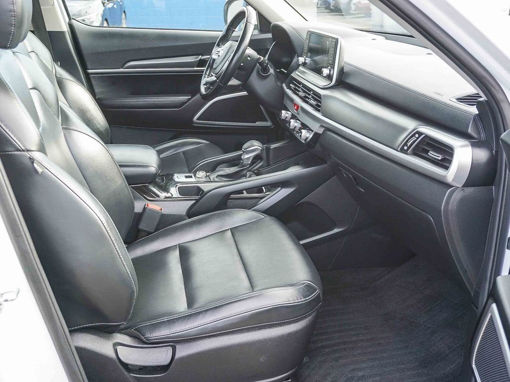 Used 2020 White Kia LX image 12