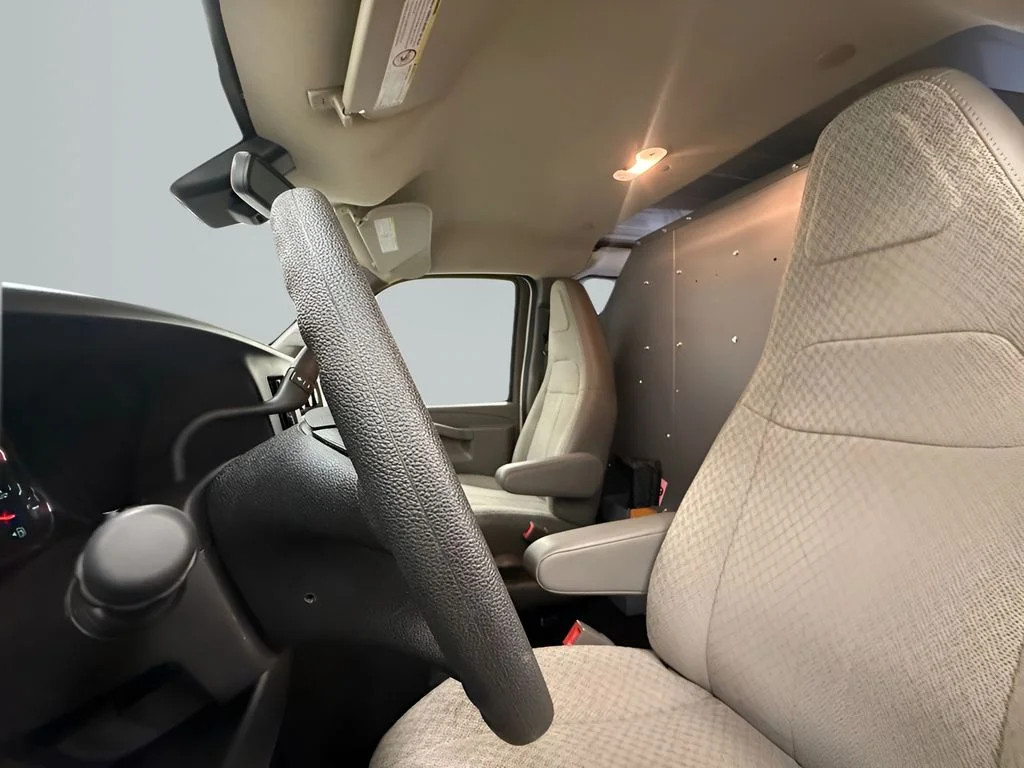 Used 2025 White GMC Work Van image 11