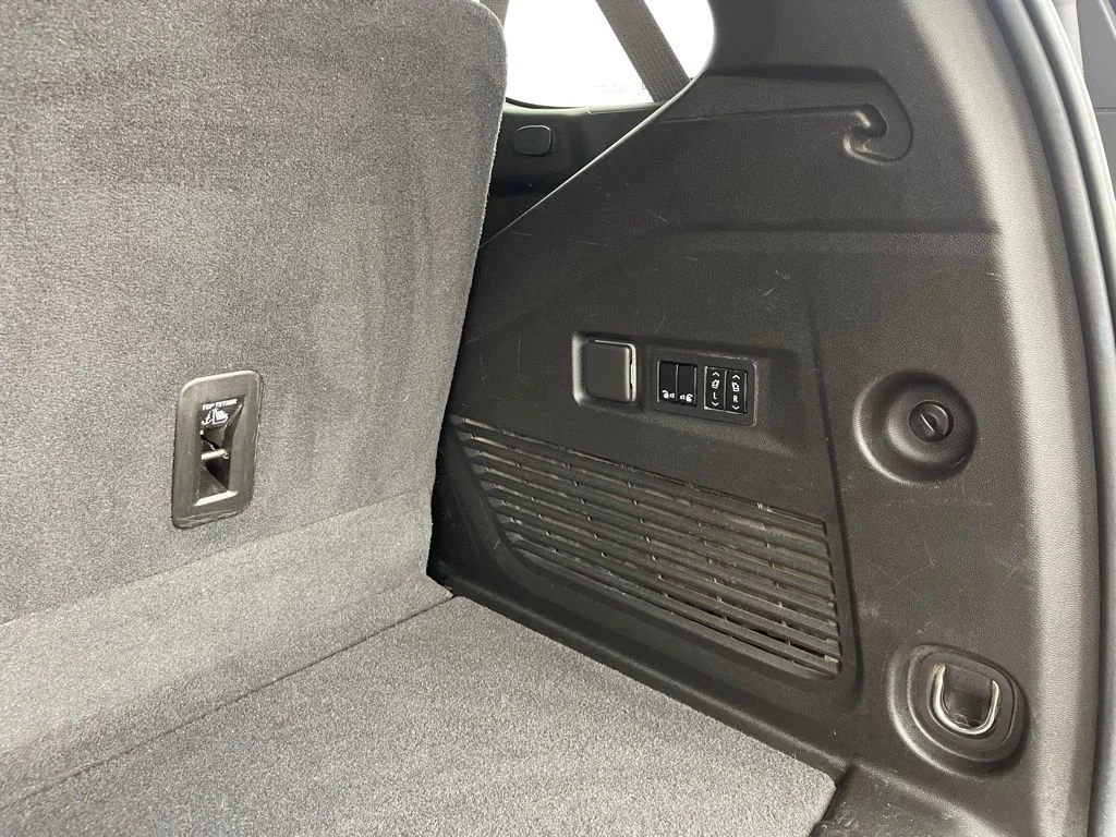 Used 2021  Chevrolet High Country image 34