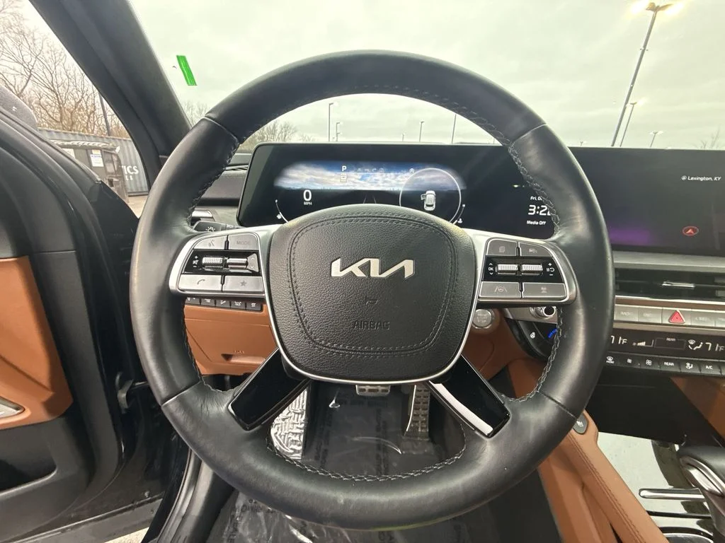 Used 2025 Black Kia SX-Prestige X-Line image 16