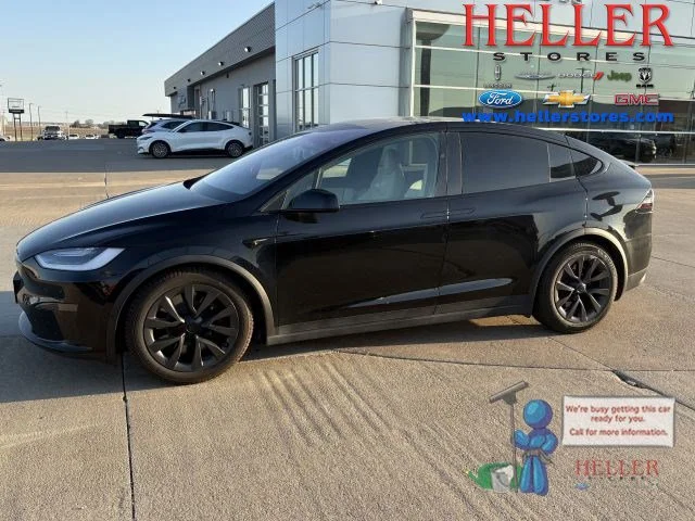 2023 Tesla Model X Long Range's photo
