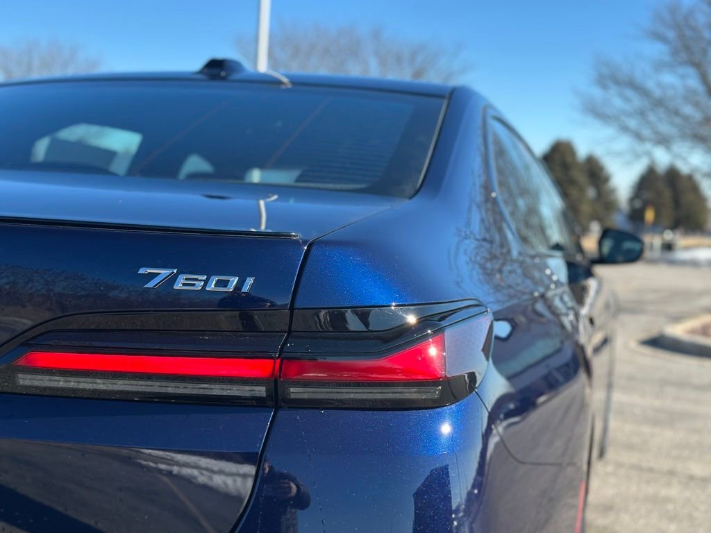 New 2026 Tanzanite Blue II Metallic BMW 760i xDrive image 11