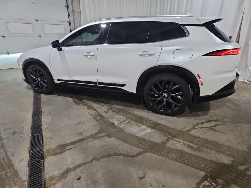 Used 2025 Oxygen White Toyota Limited image 3