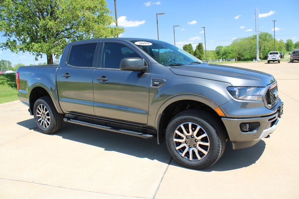 Used 2019 Gray Ford XLT image 3