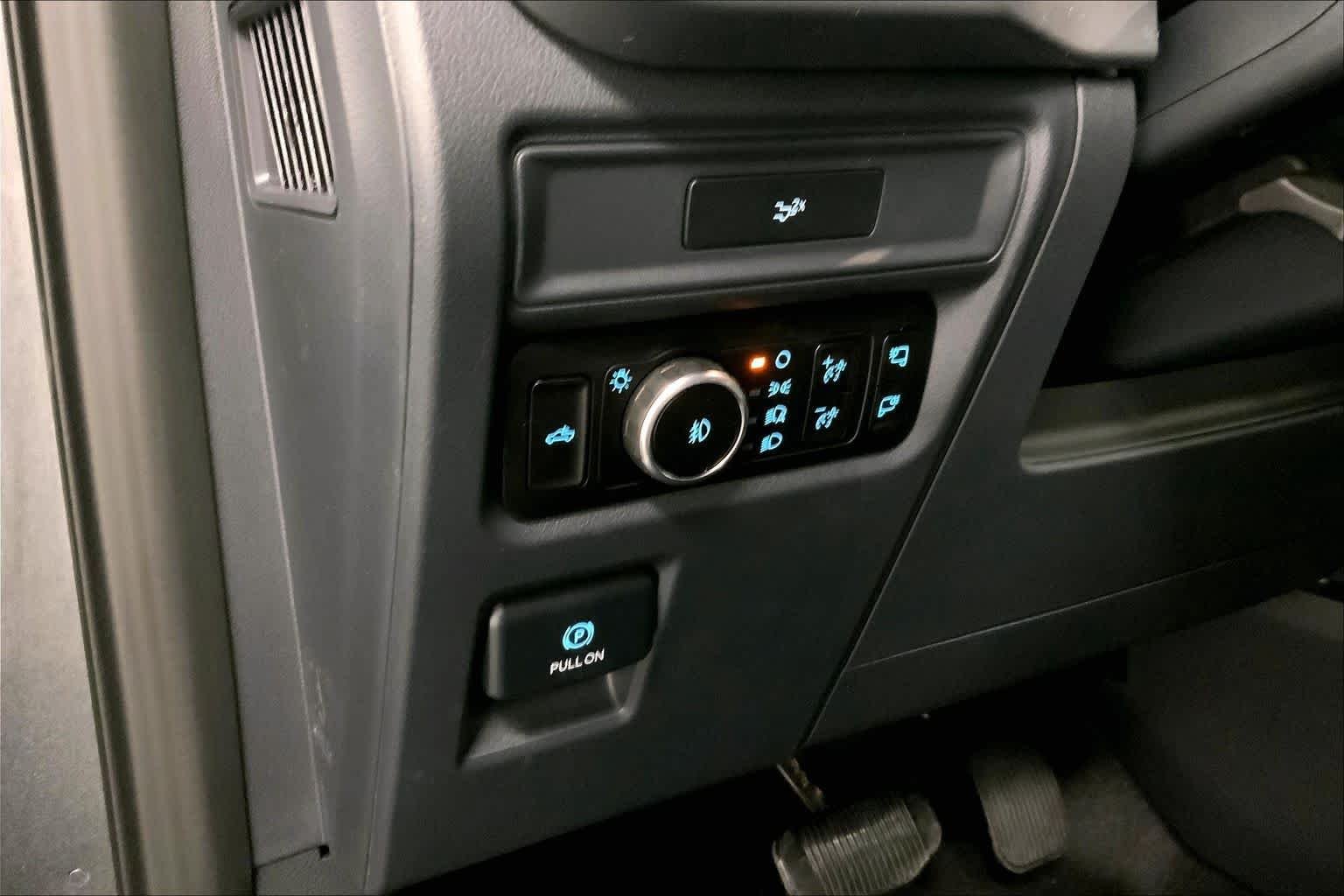 New 2026 Carbonized Gray Metallic Ford XLT image 18