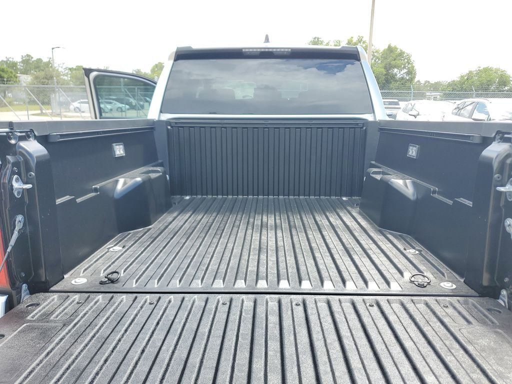 2025 Toyota Tacoma SR5 - Photo 18