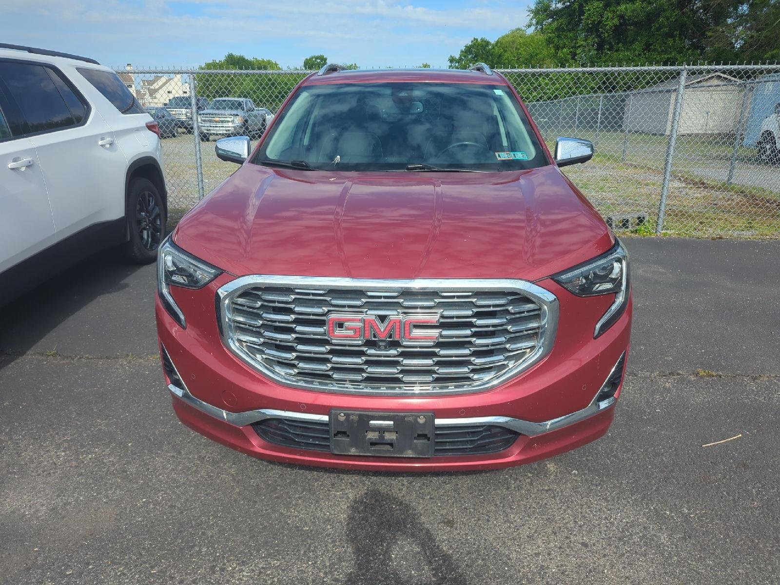 Used 2019 Red Quartz Tintcoat GMC Denali image 2