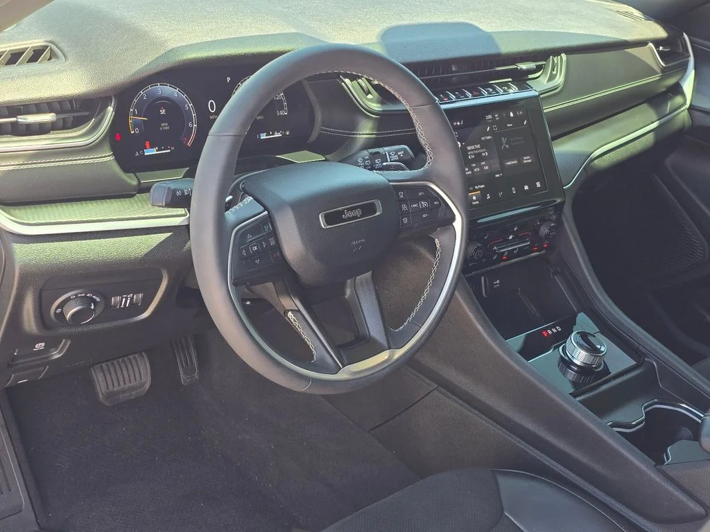 Used 2025 White Jeep Altitude X image 18